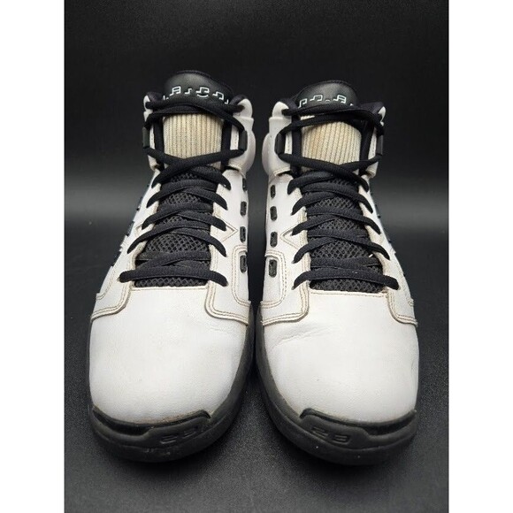 Athletic_Shoes